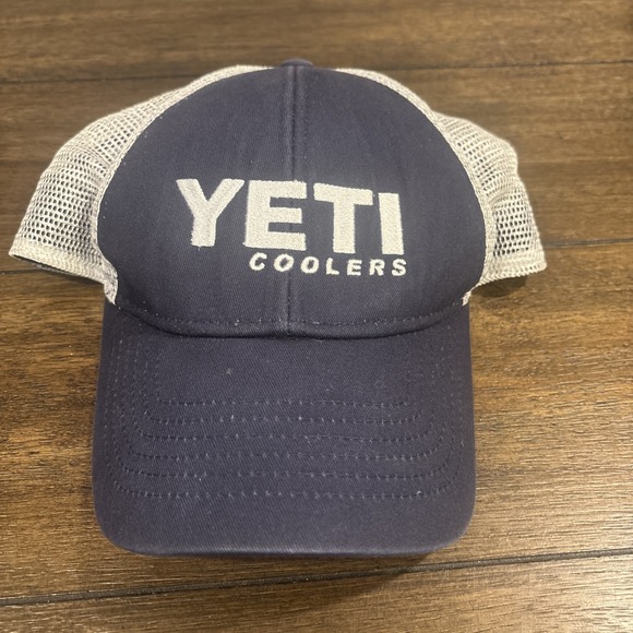Yeti Coolers Adjustable‎ Snap Back Trucker Hat Navy Coors Beer Stitched On Side - Picture 1 of 3